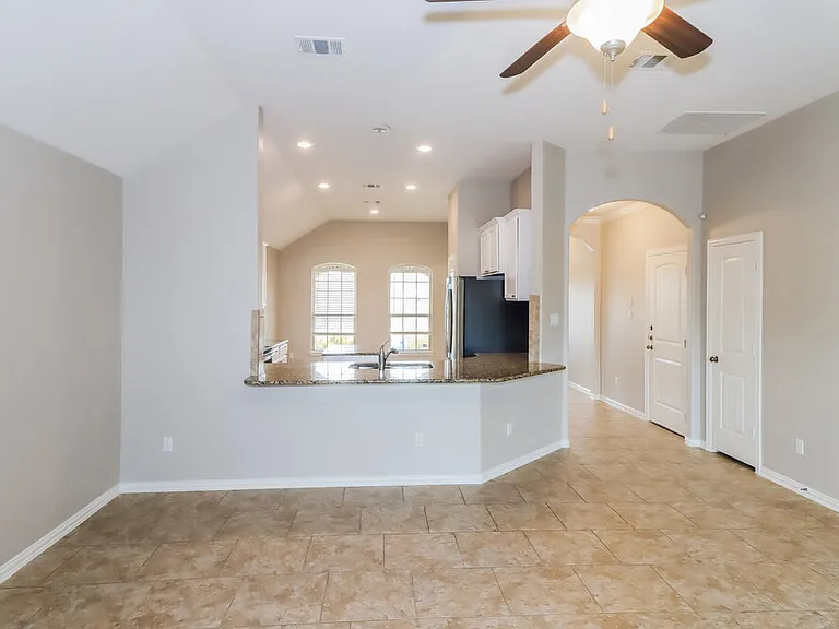 1913 Chimney Dr — Photo 5
