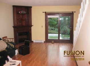 35 Village Gln, Essex Jct, VT 05452