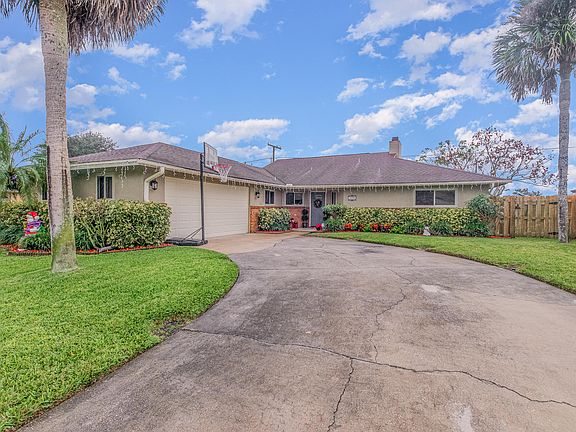 2nd image of 3590 Sawgrass Dr
