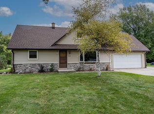 2410 S Meadowmere Pkwy, New Berlin, WI