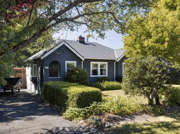 3110 Frechette St, Saanich, BC V8P 4N5