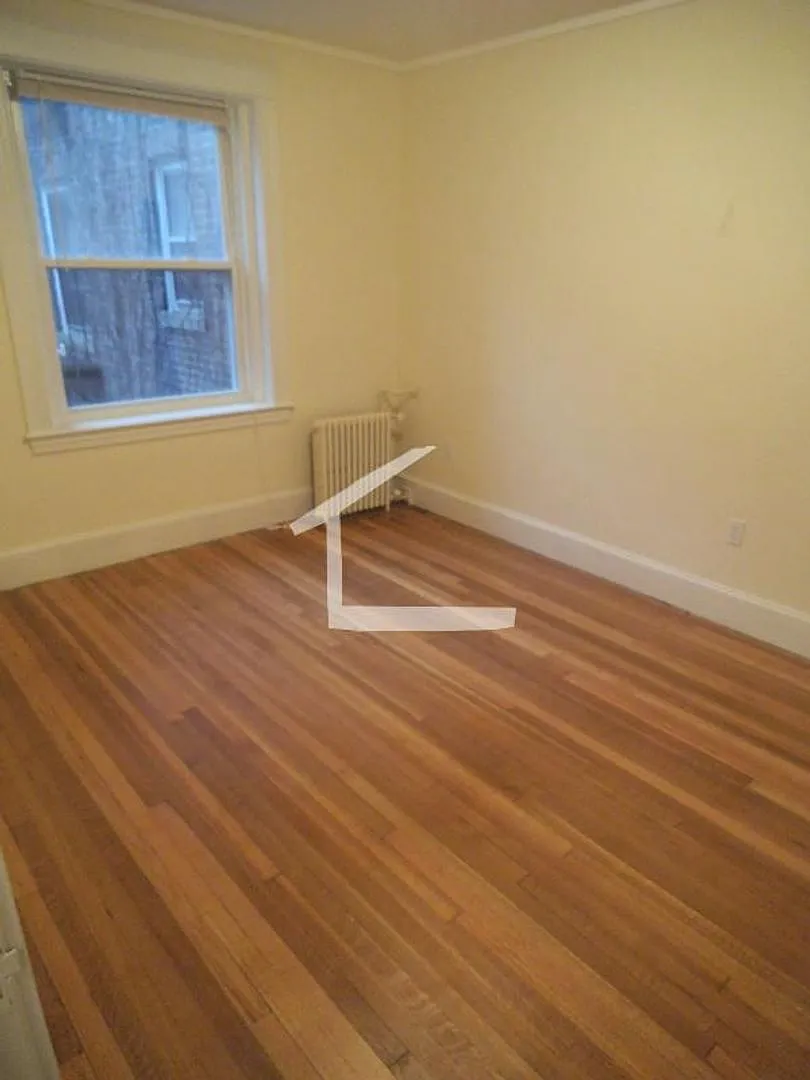 Great 2 Bed For July 1 - No Broker Fee — Photo 3