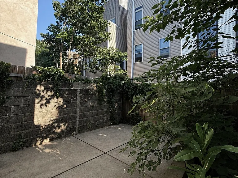 2134 Wharton St — Photo 34