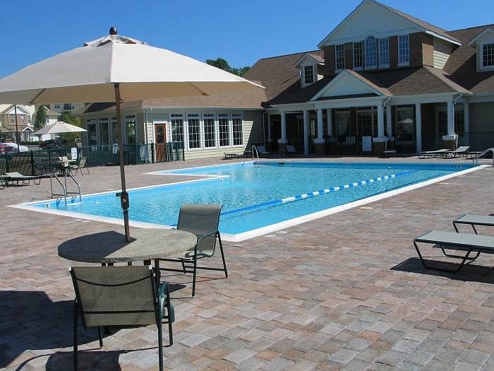 2nd image of 135 Ledgewood Rd APT 403