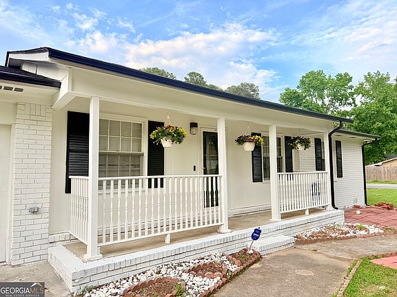 3rd image of 6205 Fieldcrest Dr