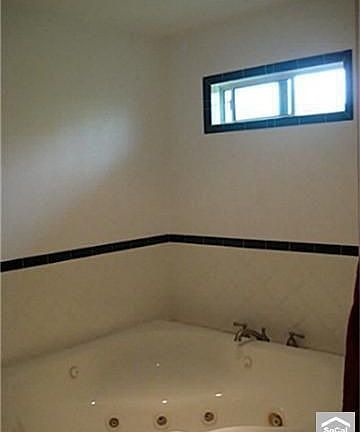 5th image of 205 Susannah Pl