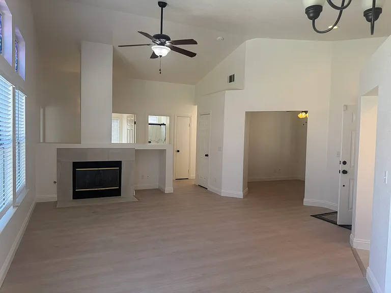 2304 E Decatur Ave — Photo 5