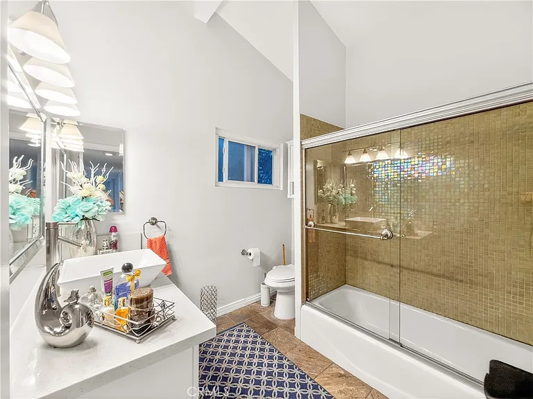 20520 Rhoda St — Photo 17