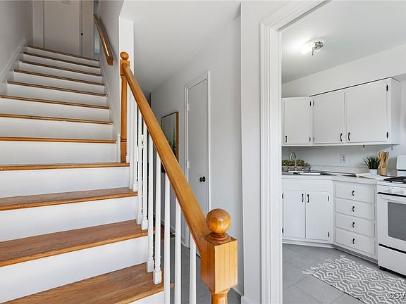 3rd image of 407 W Hamilton St #C