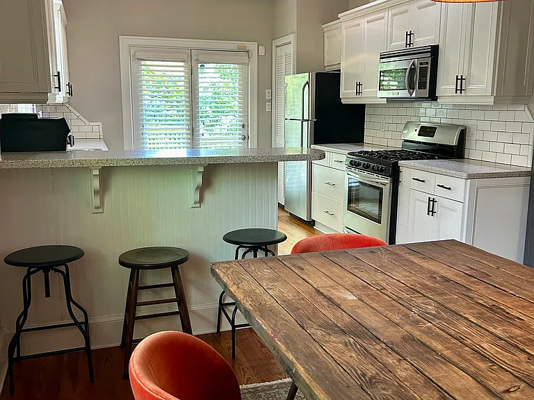 1058 Gilbert St SE — Photo 7