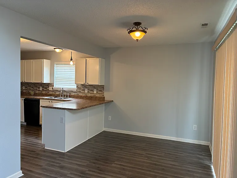 2396 Meadow Bend Dr — Photo 4
