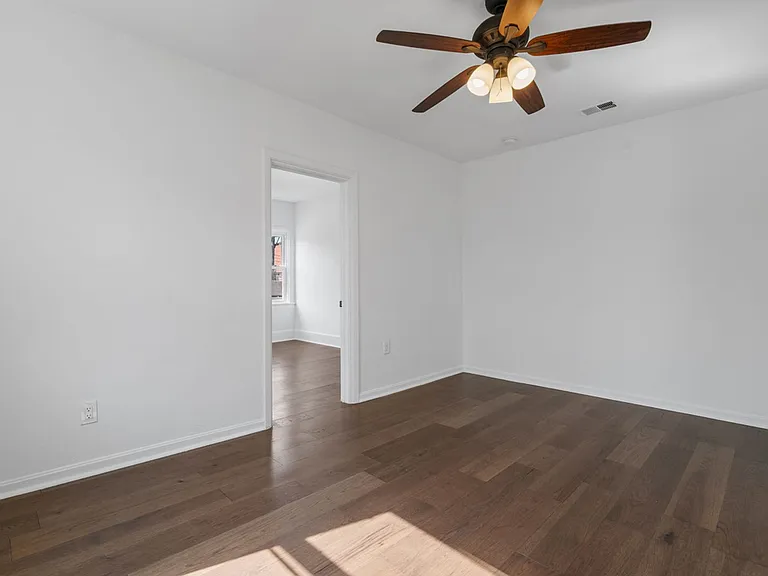 2306 E Carson St — Photo 12