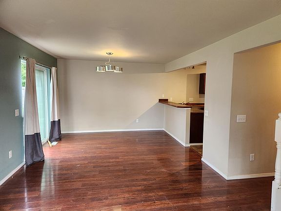 Living/dining area