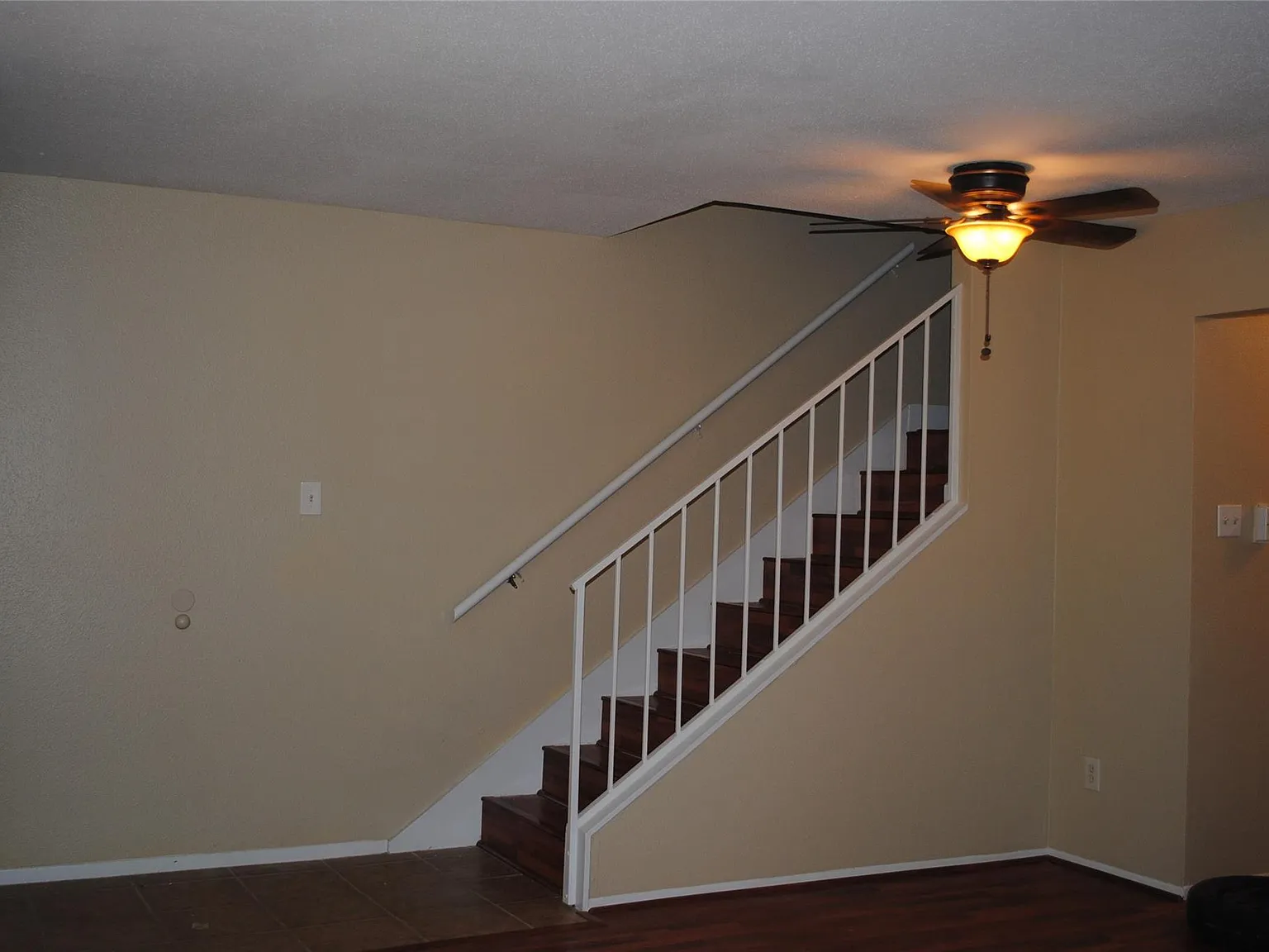 2 bed, 2.0 bath, 950 sqft, $1,350 — Photo 3