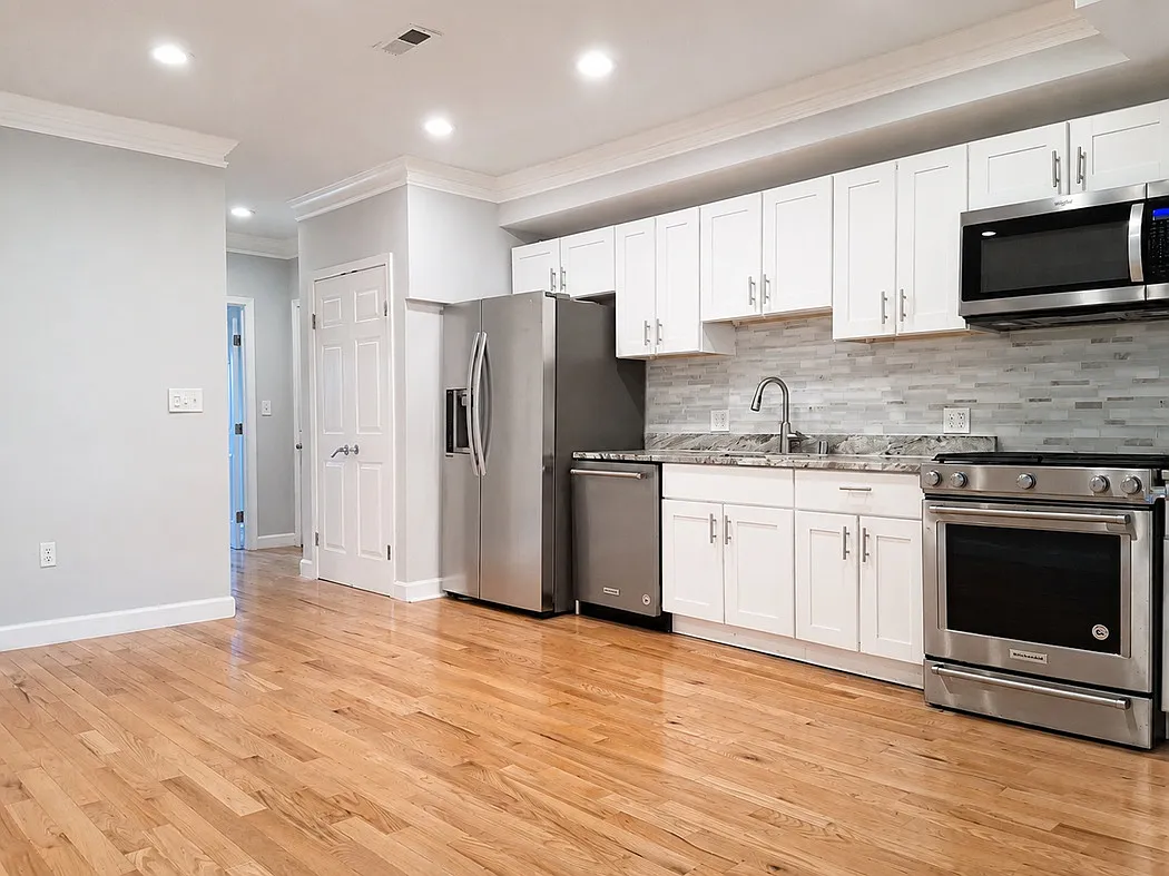 2 bed, 900 sqft, $2,397 — Photo 2