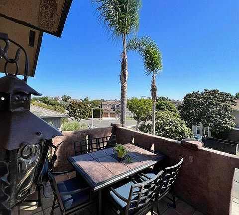 Private balcony with view of neighborhood