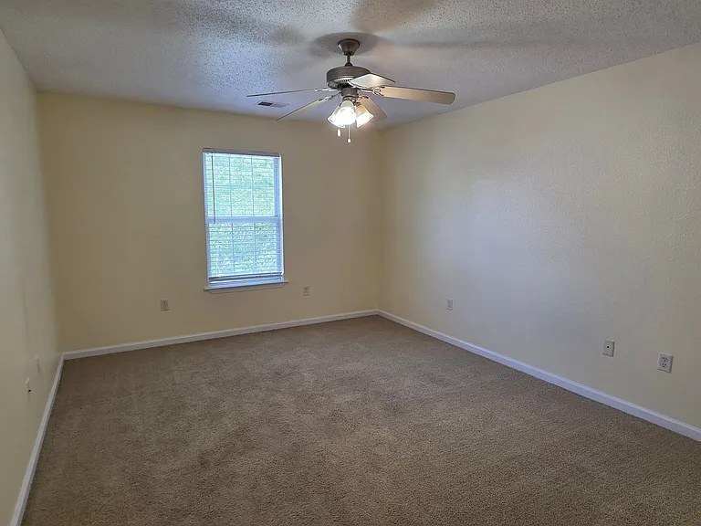 1118 Towne Park Dr — Photo 18
