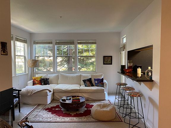 2nd image of 2160 Santa Cruz Ave APT 8