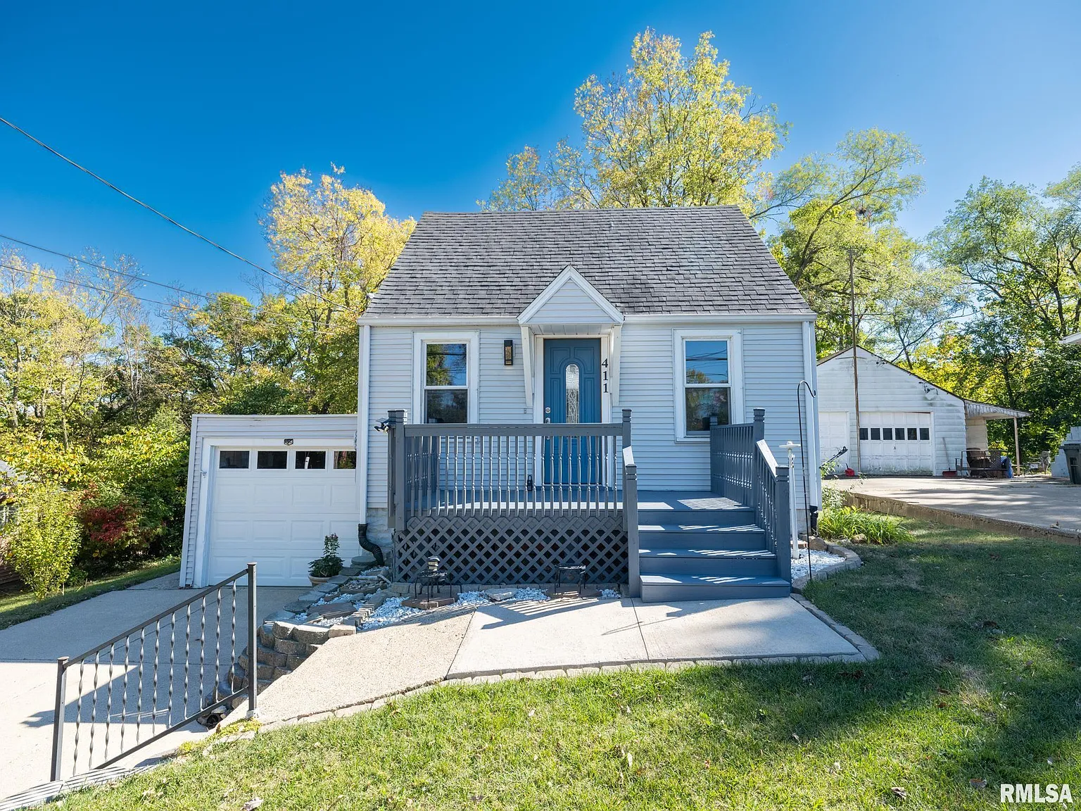 411 Pekin Ave photo 1