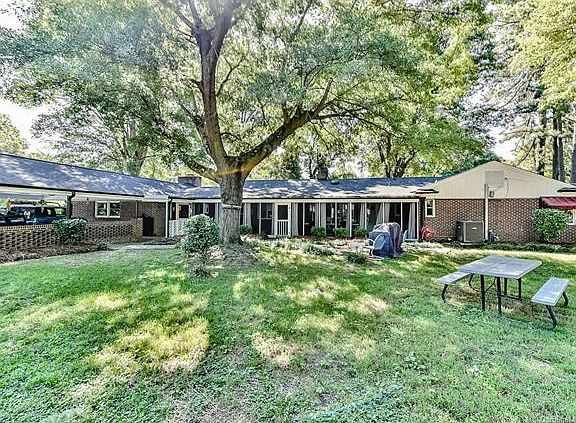 4th image of 1425 Westbrook Cir