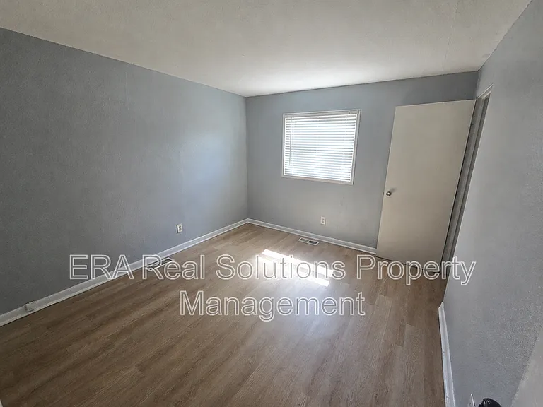 446 S Yale Ave — Photo 5