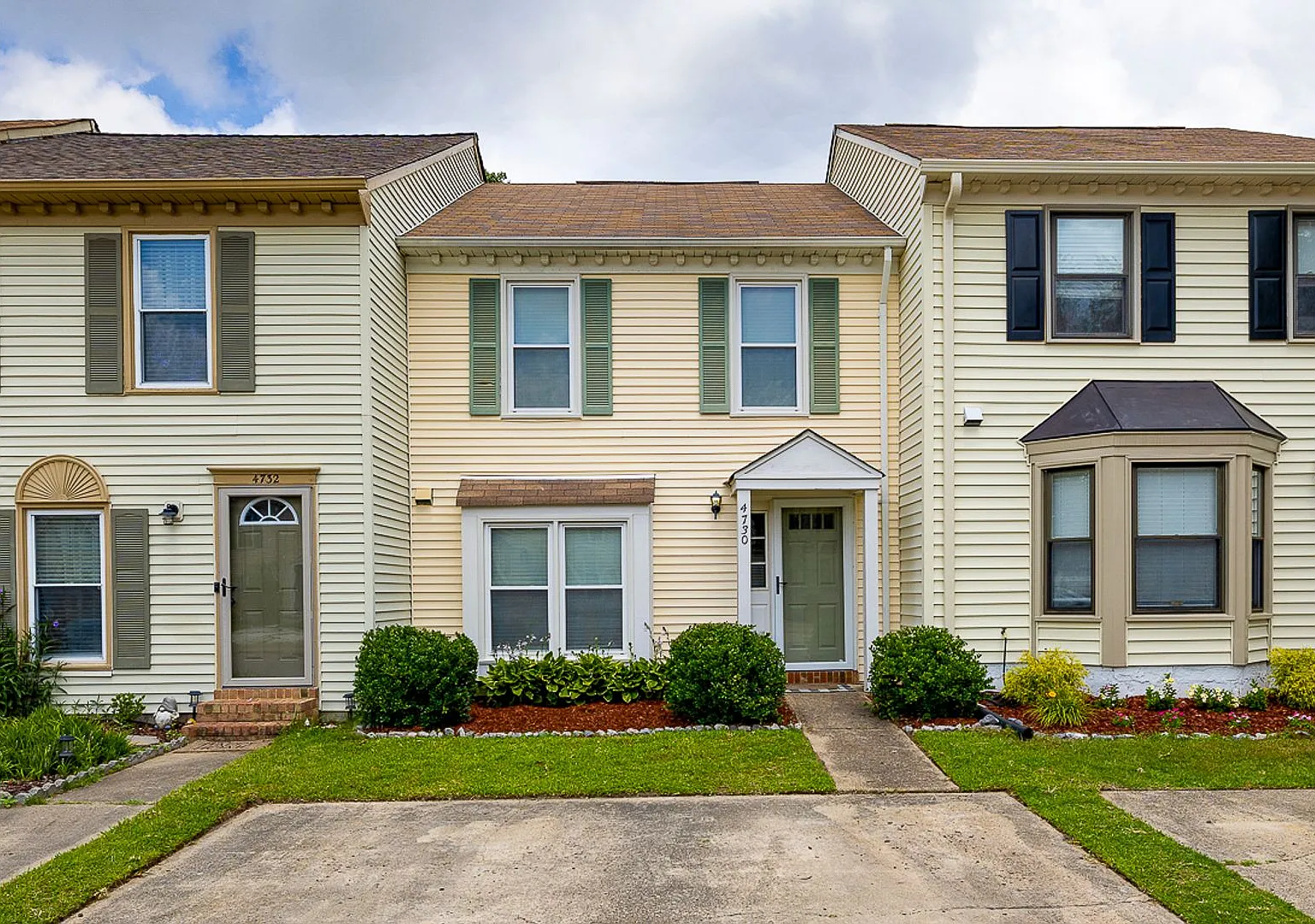 Charming 2 bedroom, 2.5 bathroom townhome in the desirable Kempsville Lake neighborhood of Virgin... — Photo 1