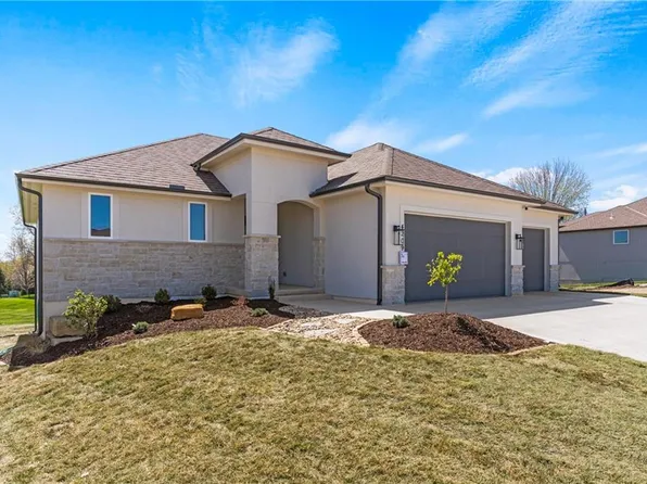 4209 NE Hideaway Dr, Lees Summit, MO 64064