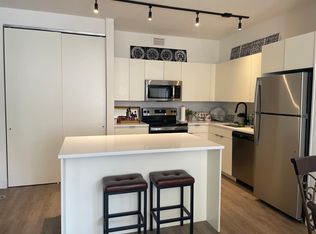 23 E Chestnut St #15B, Chicago, IL 60611