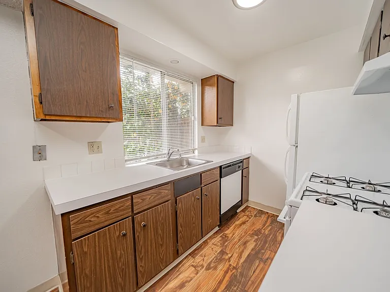2509 Bartlett St — Photo 5