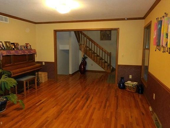 3rd image of 315 Deerfield Pl