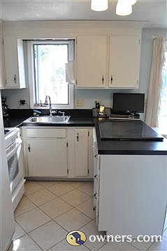 easily accessible kitchen, all appliances included