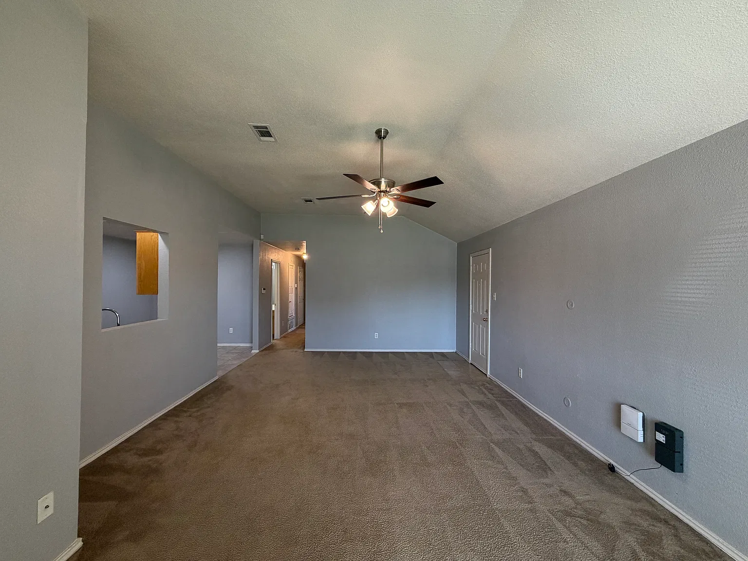3 bed, 1227 sqft, $1,150 — Photo 2