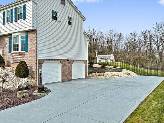 3rd image of 110 Greenock Dr