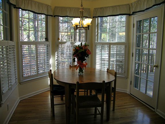 eat-in kitchen area, overlooking the wooded backyard
