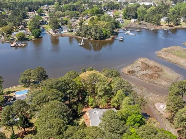 2 Shamrock Dr, Portsmouth, VA 23701