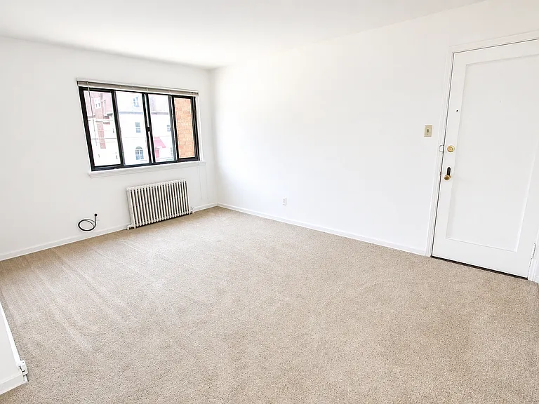 Carpeted 1-Bedroom