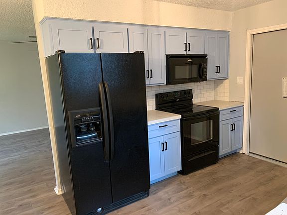 3rd image of 2929 Lucinda Ln