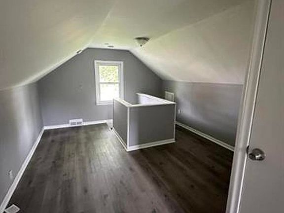 3rd image of 20300 Bloom St
