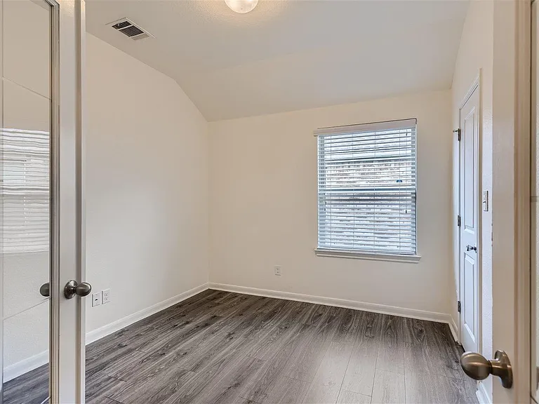 7010 Etna Way — Photo 6