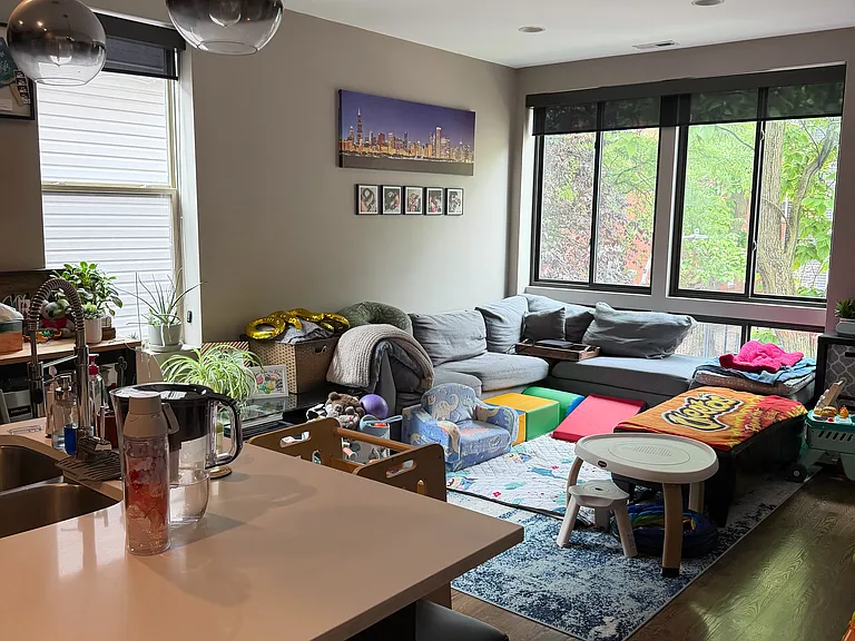 1643 N Rockwell St #2 — Photo 3