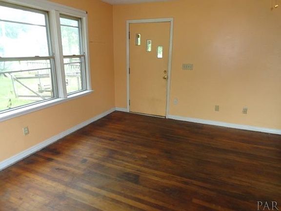 3rd image of 65 Hannah Cir