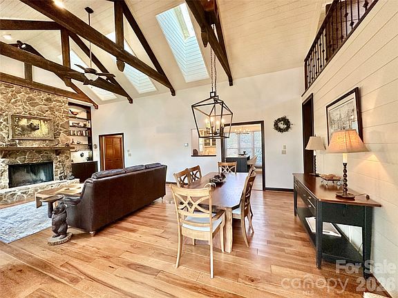 5th image of 940 Winding Creek Rd