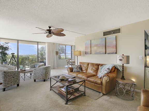 3rd image of 5480 N Ocean Dr APT B1c