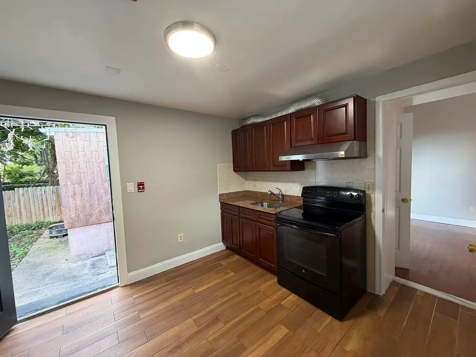1 bed, 600 sqft, $1,000 — Photo 4