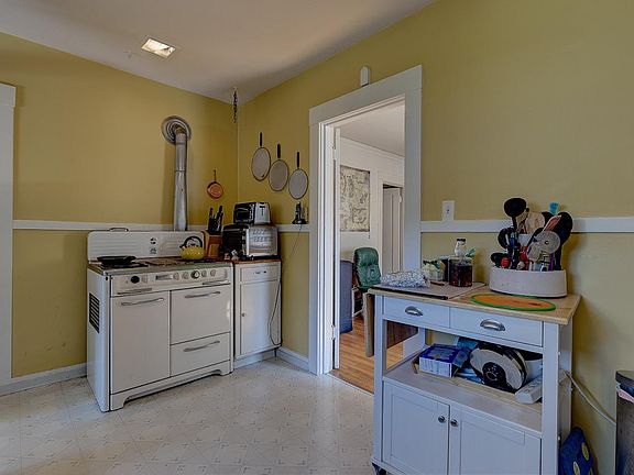 3rd image of 721 Laurel Ave