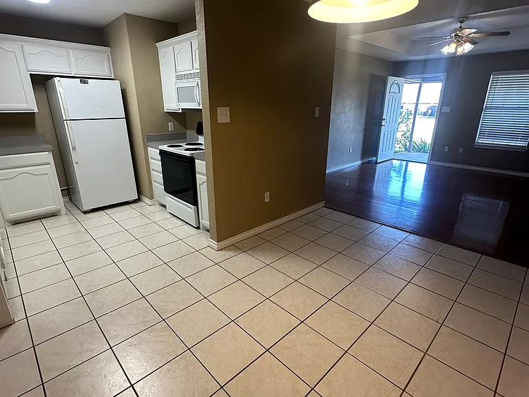 1136 Westheimer Rd — Photo 2