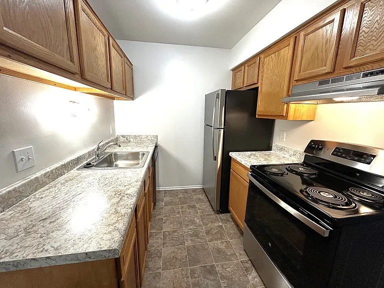 Charter Oaks Apartments — Photo 131