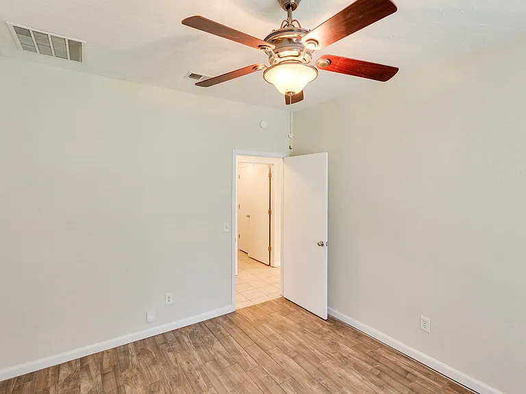425 Provincetown Ln — Photo 33
