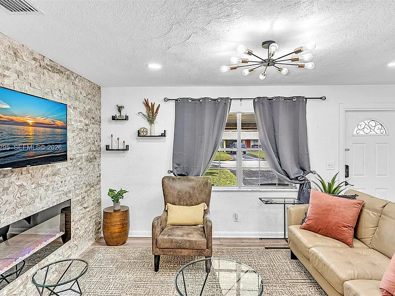 4633 SW 28th Ave — Photo 14