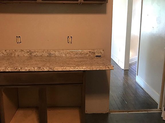 Newly renovated kitchen. All new appliances. 